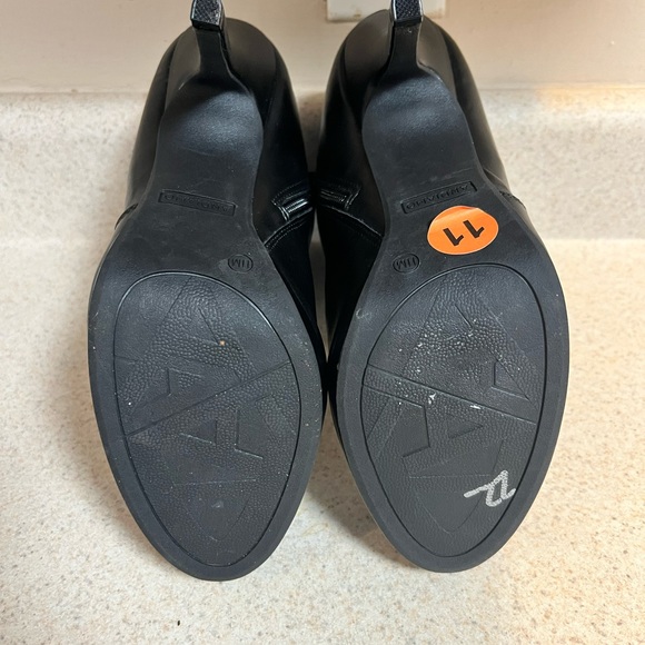 Black high heel boot - Picture 5 of 5